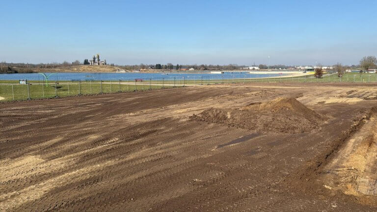 Start van de bouw binnenspeeltuin Drakenrijk